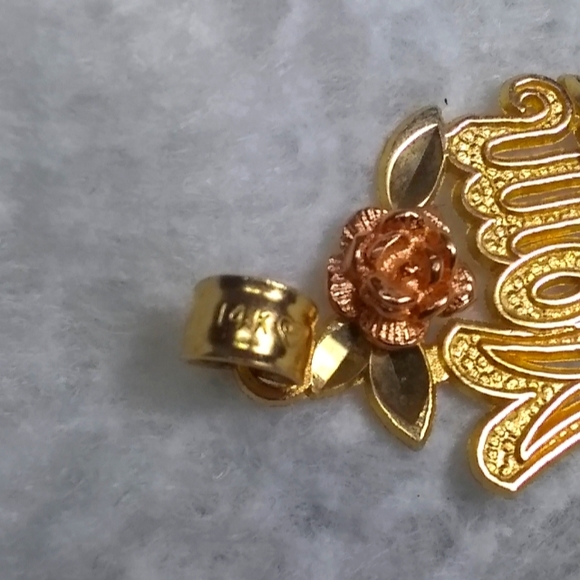 14KT Solid Gold Mom w/🌺 Flower Charm Pendant - Picture 6 of 6